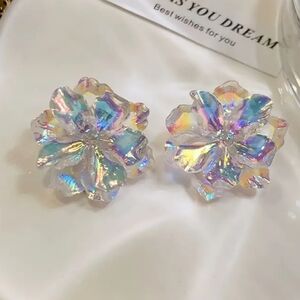 Women's Irridescent Camellia Flower Stud Earrings. NWT